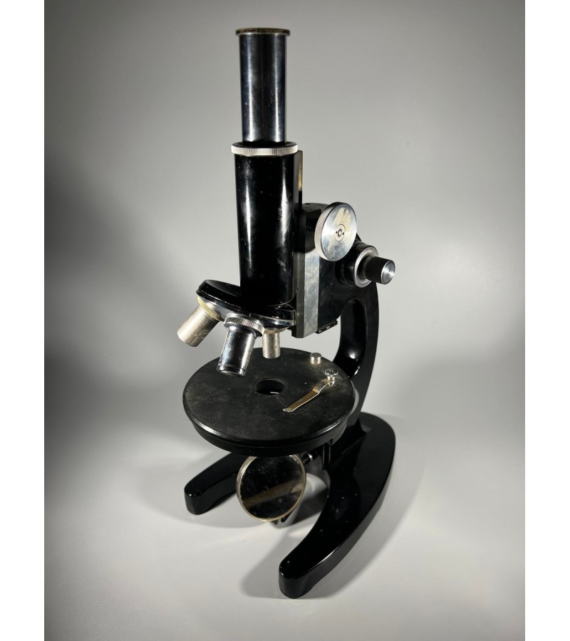 Mikroskopas antikvarinis, veikiantis. Svoris 4 kg. 1939 m. Kaina 243