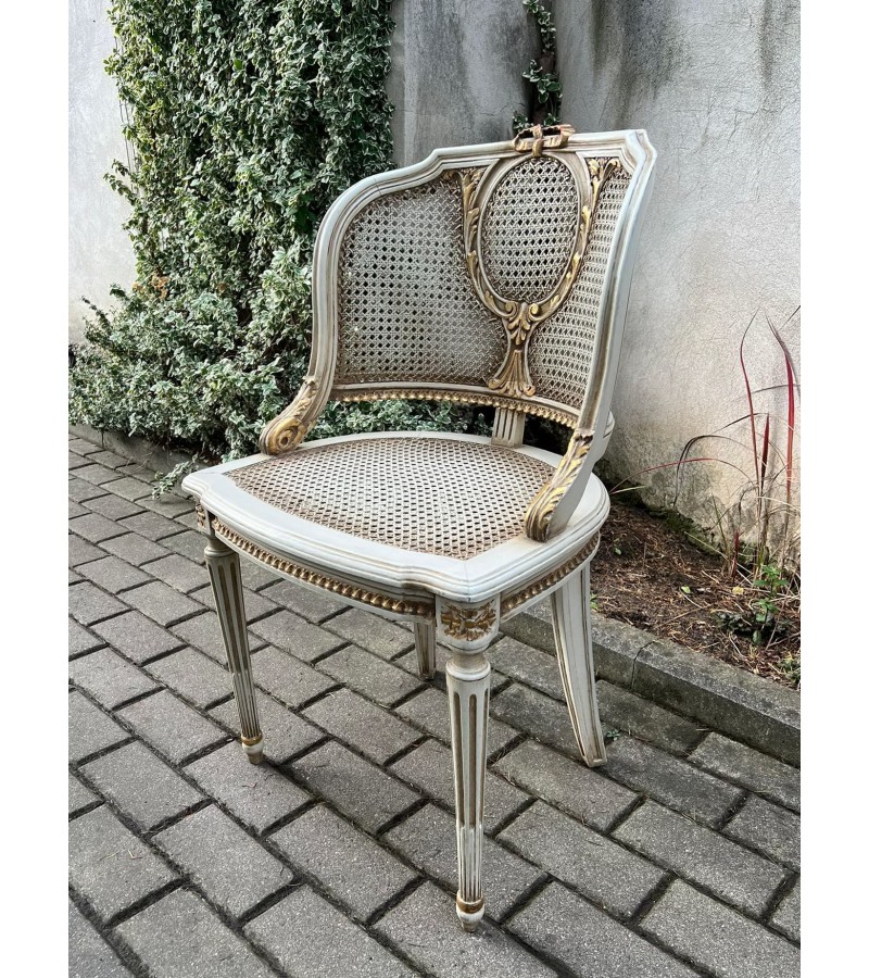 Kėdė, krėslas medinis su rotanu, neobaroko stiliaus baltas, auksuotas. Tvirtas. Kaina 87