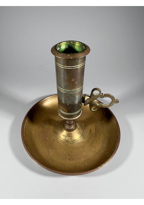 Žvakidė bronzinė, antikvarinė, reguliuojamo žvakės aukščio. Svoris 400 g. REZERVUOTA
