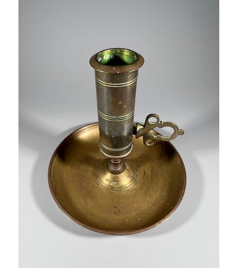 Žvakidė bronzinė, antikvarinė, reguliuojamo žvakės aukščio. Svoris 400 g. Kaina 28