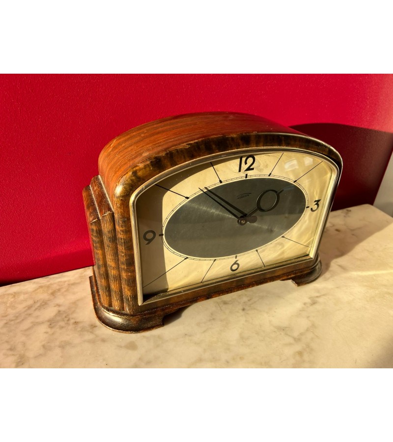 Laikrodis Art Deco stiliaus, antikvarinis, tarpukario laikų, itin retas, su baterija. Veikiantis, patikrintas laikrodininko. Kaina 368