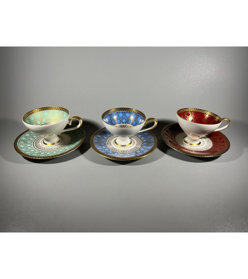 Puodeliai su lėkštutėmis porcelianiniai Bavaria Johann Seltmann Vohenstrauß 3 spalvų. Raudoni 4 vnt., žali 4 vnt., mėlyni 3 vnt. Puodelio talpa 70 ml. 1960 m. Kaina po 13