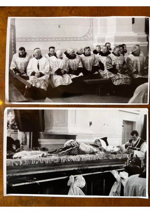 Nuotraukos Kunigo A. Lileikos laidotuvės. 2 vnt. Kaina 6 už abi.