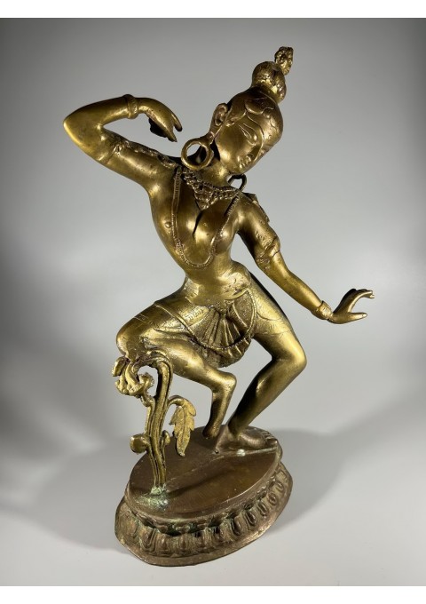 Statulėlė žalvarinė Šokanti indų deivė. Svoris 3 kg. Kaina 163