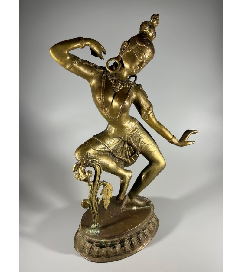 Statulėlė žalvarinė Šokanti indų deivė. Svoris 3 kg. Kaina 163