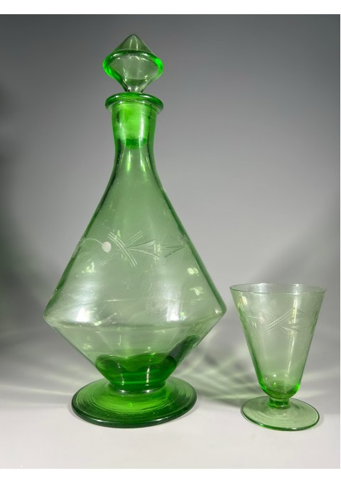 Grafinas su taurele antikvarinis, žalio, raižyto stiklo. Kaina 58