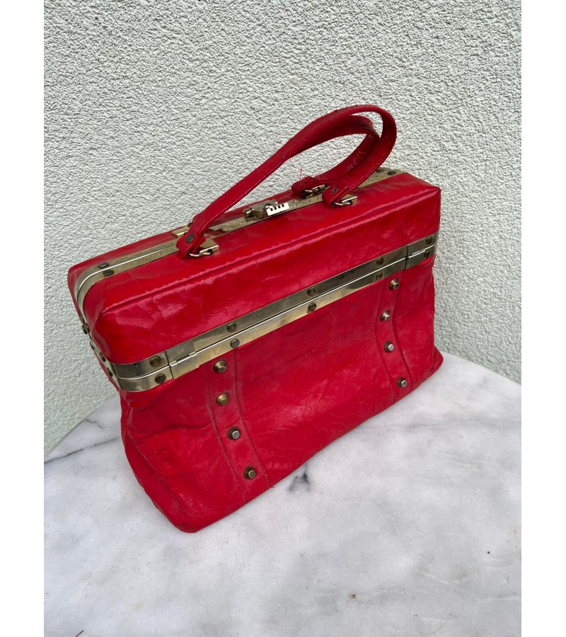 Rankinė,  rankinukas išskirtinio dizaino, vintažinis, raudonos spalvos. Kaina 48