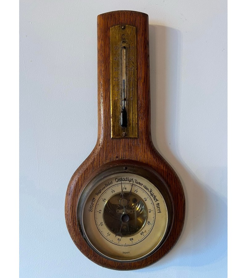 Barometras, termometras antikvarinis, medinis, ąžuoliniu korpusu. Veikiantis. Kaina 48
