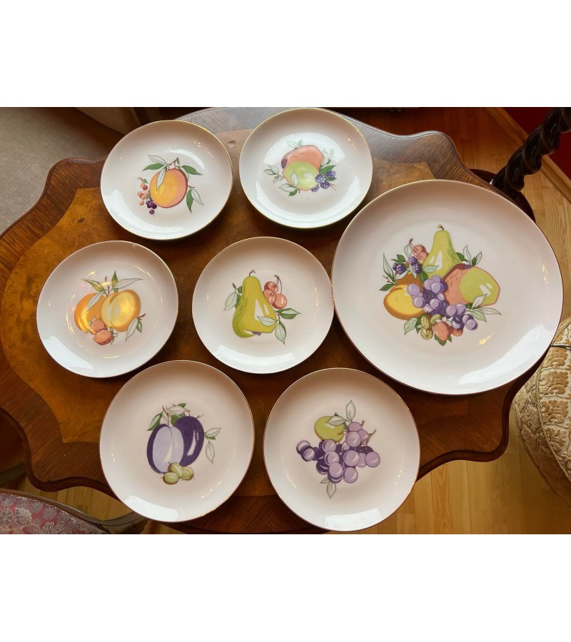 Lėkštės porcelianinės su stilizuotais vaisiais. 7 vnt. Kaina 43 už visas.