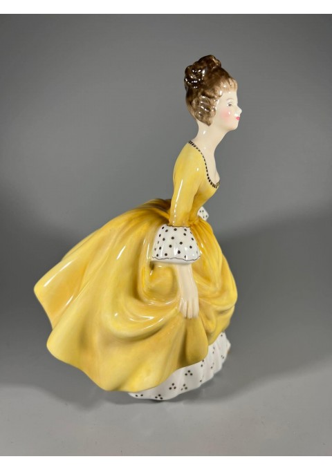 Statulėlė porcelianinė, kaulinio porceliano Dama. Royal Doulton. England. Kaina 73