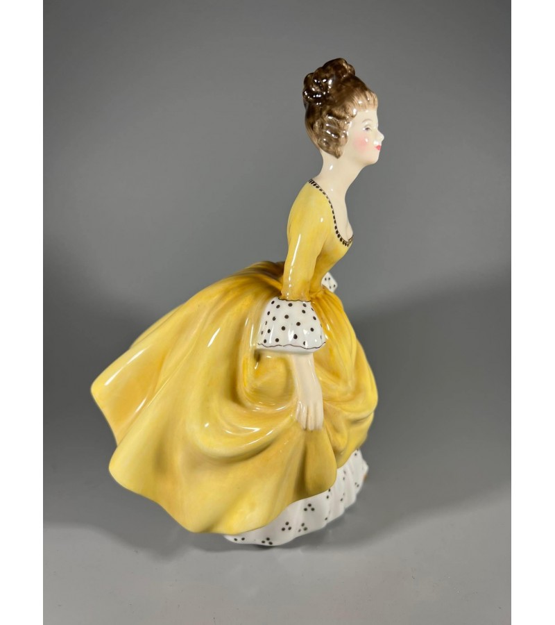 Statulėlė porcelianinė, kaulinio porceliano Dama. Royal Doulton. England. Kaina 73