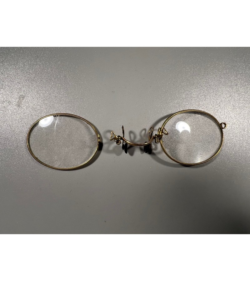 Pensne akiniai antikvariniai, auksuoti, su defektu. Stiklai švarūs. Kaina 12
