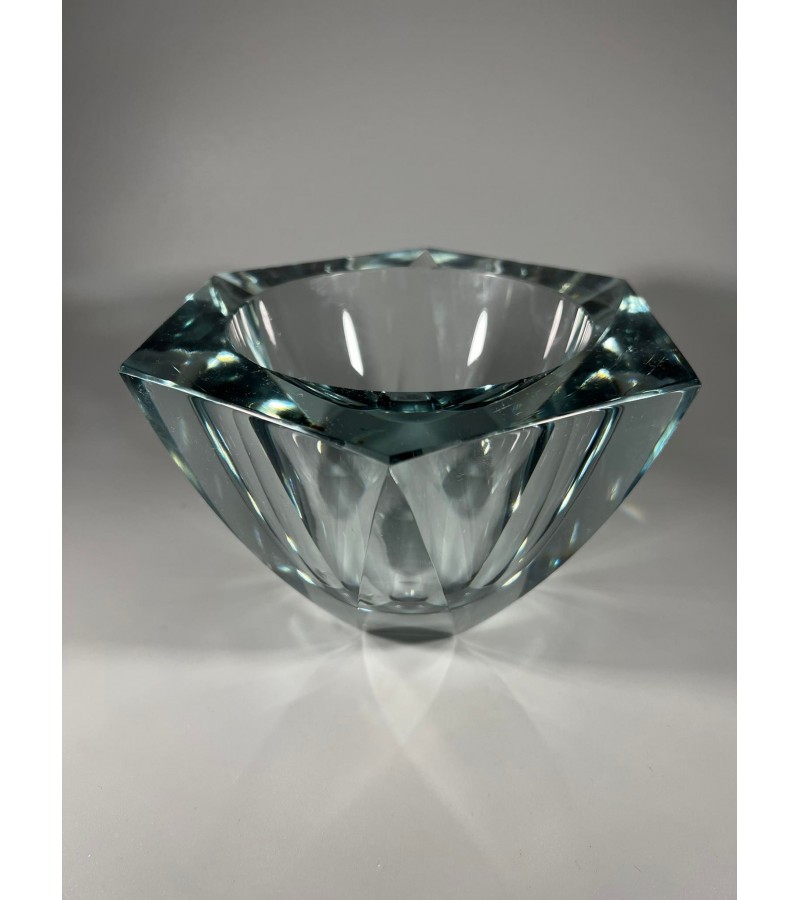 Vaza Art Deco stiliaus, antikvarinė, presuoto stiklo. Svoris 2,5 kg. REZERVUOTA