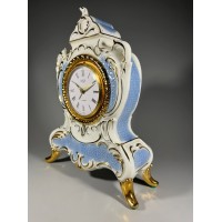 Laikrodis mechaninis porcelianinis, japoniškas. Veikia trumpai. Kaina 43