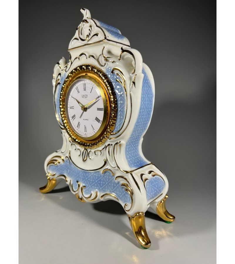 Laikrodis mechaninis porcelianinis, japoniškas. Veikia trumpai. Kaina 43