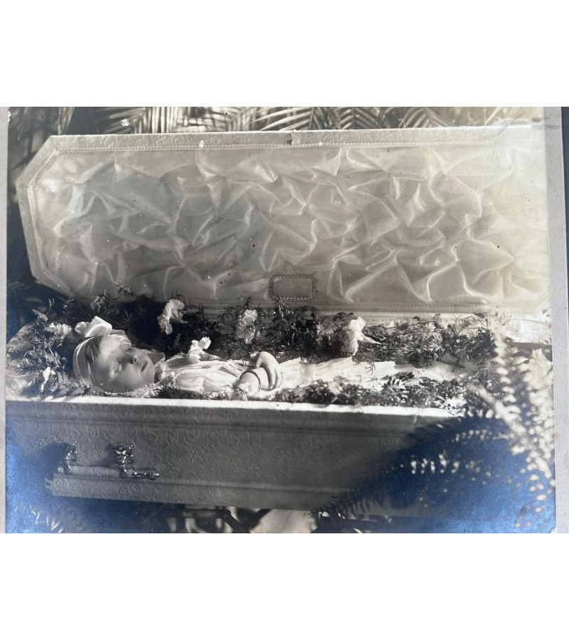 Nuotrauka antikvarinė, kartonažinė, laidotuvių. Kaina 28