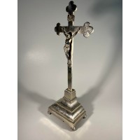 Kryžius antikvarinis, metalinis, pastatomas. Kaina 28
