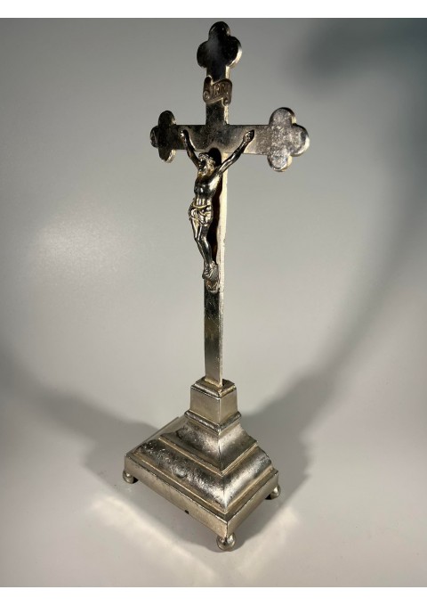 Kryžius antikvarinis, metalinis, pastatomas. Kaina 28