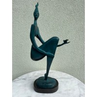 Statula bronzinė Modern abstract art stiliaus, erotinė, Moteris su paukščiu. Autorius Max Milo. Marmurinis pagrindas. Svoris 5,1 kg. Kaina 458