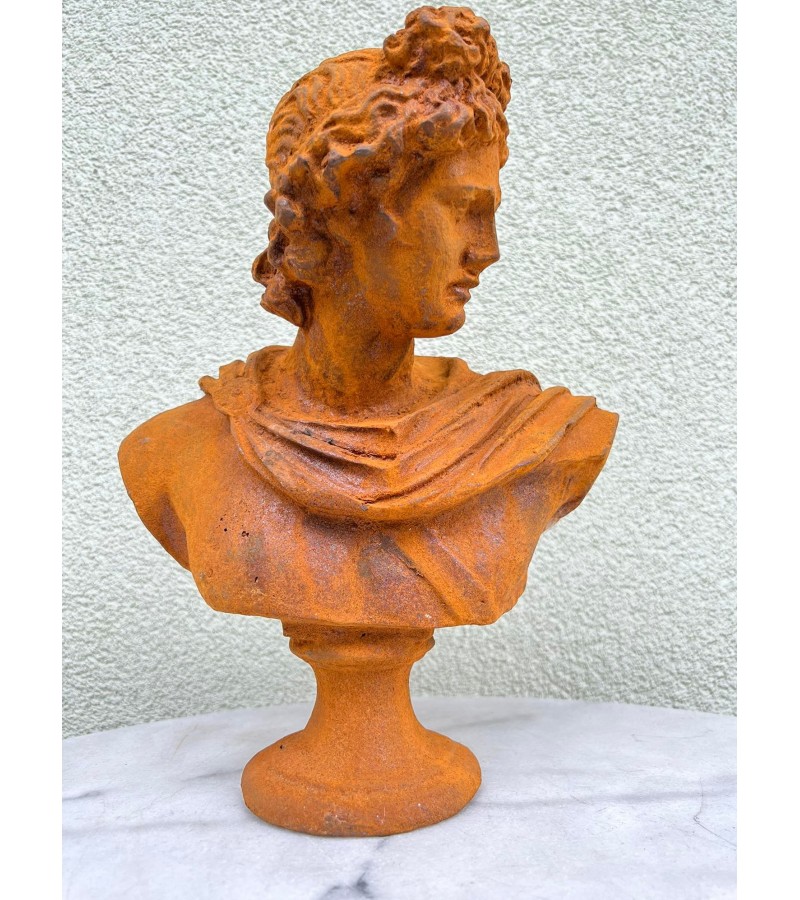 Biustas, klasikinė graikų statula, skulptūra, statulėlė Apolonas, ketaus, špižinis, rusty style. Svoris 5,1 kg. Kaina 168