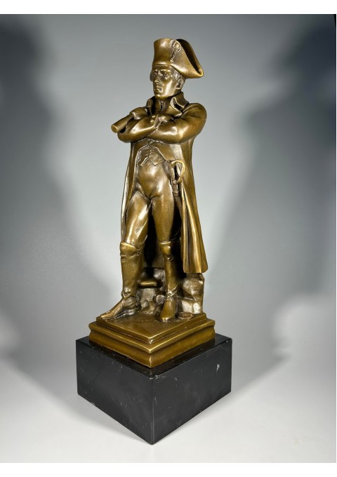 Skulptūra, statulėlė bronzinė Napoleon. Autorius Guillemin. Prancūzija. Pagrindas marmurinis. Svoris 2,5 kg. Kaina 287