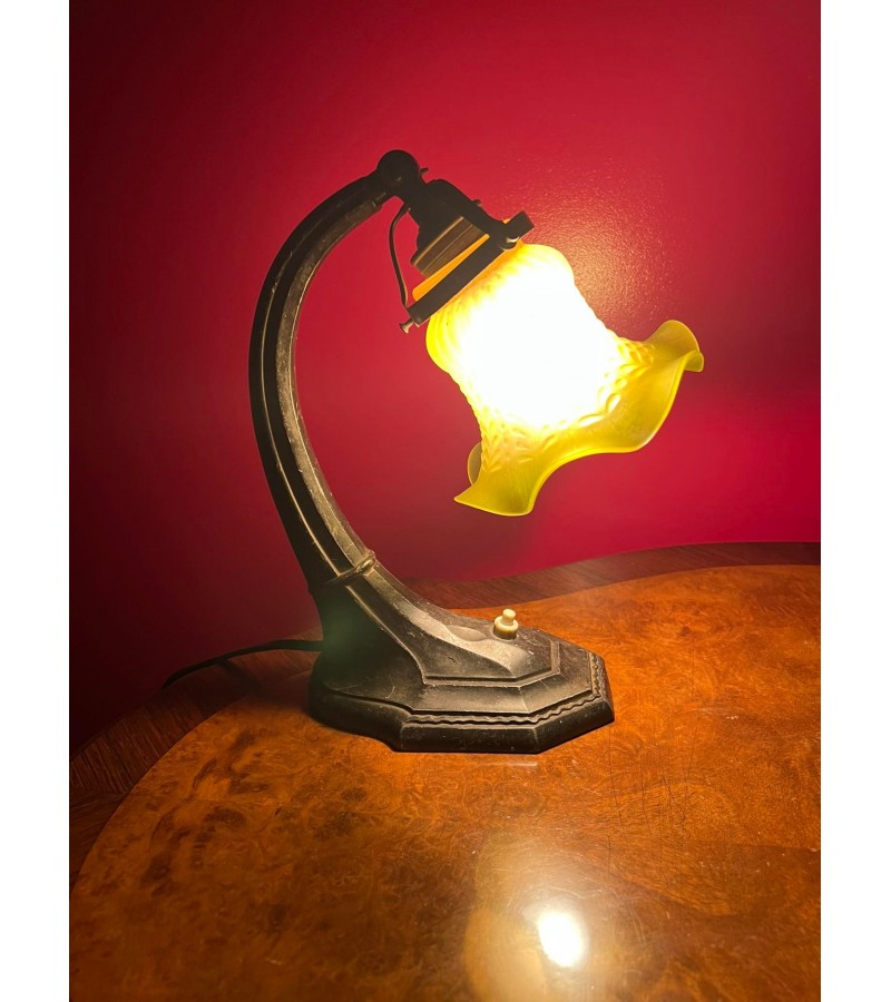 Šviestuvas, stalinė lempa antikvarinė, Naktinė lempa. Secesijos stiliaus. Veikianti. Kaina 158