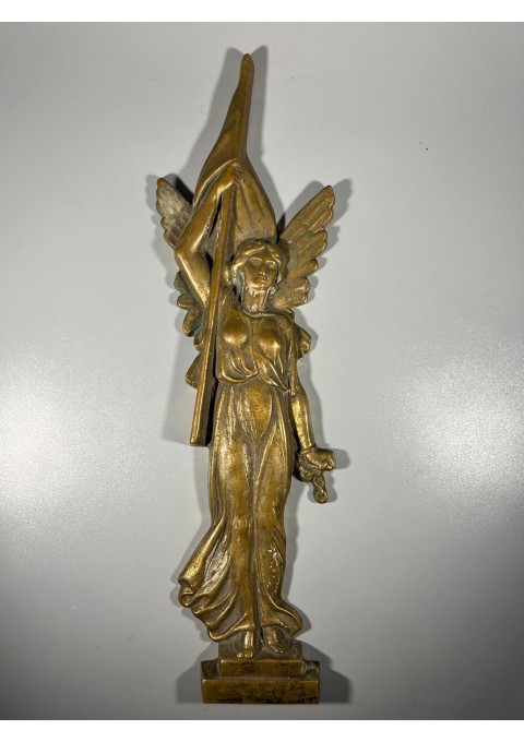 Bareljefas bronzinis Laisvės statula. J. Zikaras. Svoris 1 kg. Kaina 63