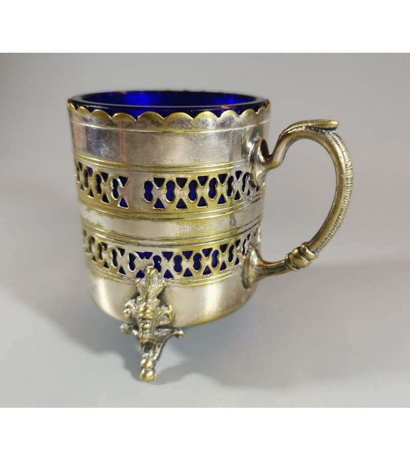 Indas su rankena, padažinė, antikvarinis, metalinis su mėlynos spalvos stiklu. Kaina 36
