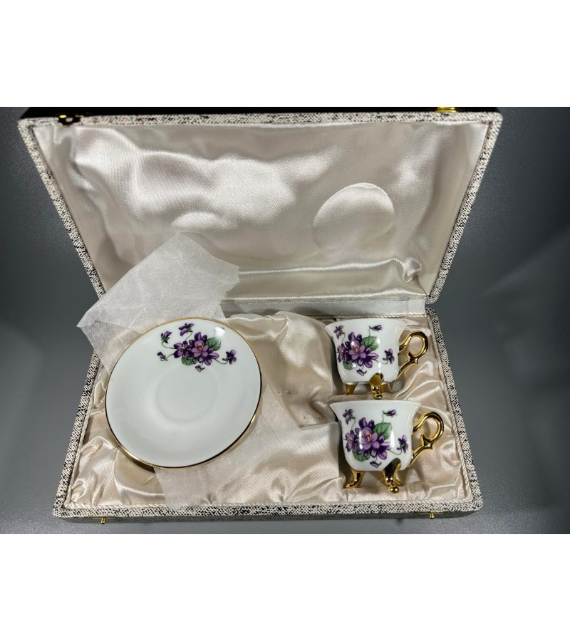Puodeliai su lėkštutėmis porcelianiniai originalioje dovanų dėžutėje Limoges France. Kaina 53 už viską