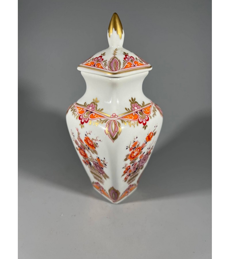 Vazelė, urna porcelianinė su dangčiu. Vokietija. Kaina 16