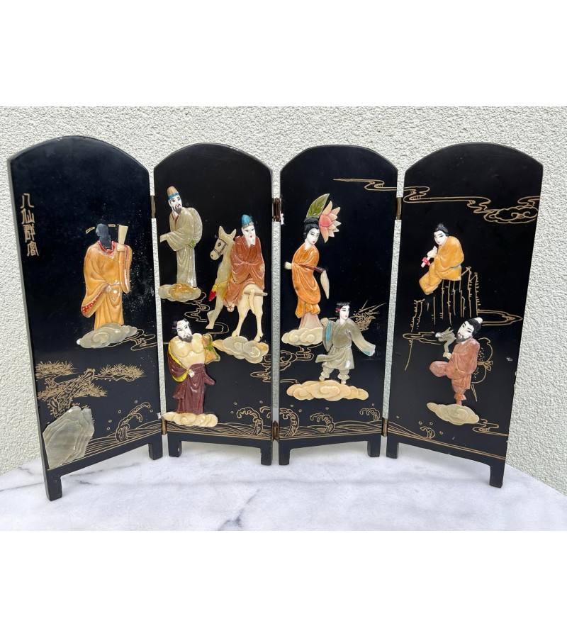 Širma medinė, nedidelė. Japonija. Išskleistos ilgis 44, aukštis 22 cm. Kaina 53