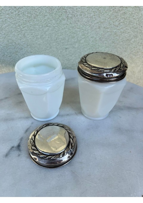 Indai sidbriniais kamščiais antikvariniai, veido kremo OATINE, pieno stiklo. 1927 m. Birmingemas. 2 vnt. Sidabrinių kamščių svoris po 14 g. Kaina po 48
