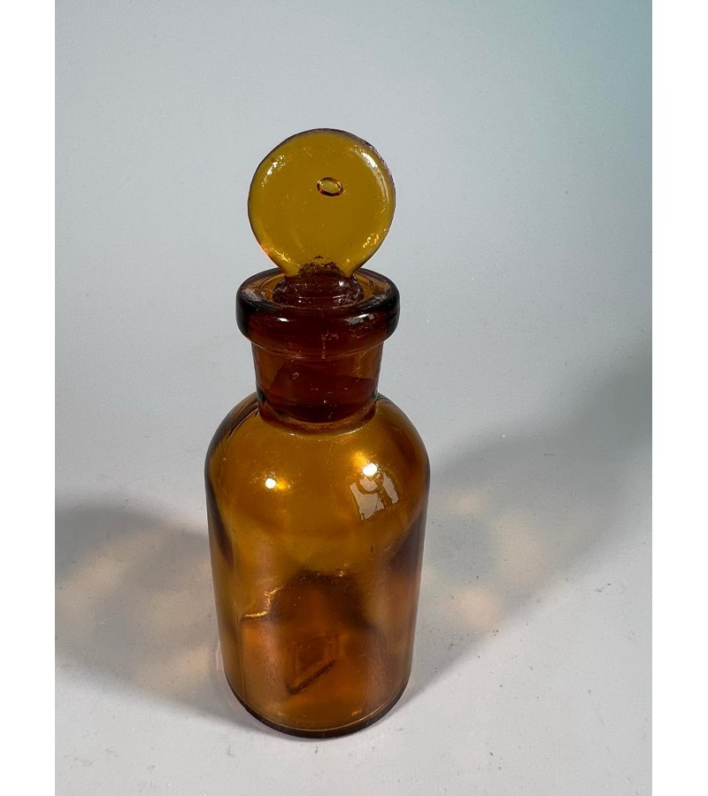 Vaistų, vaistinės buteliiukas rudos spalvos stiklo, antikvarinis. Kaina 12