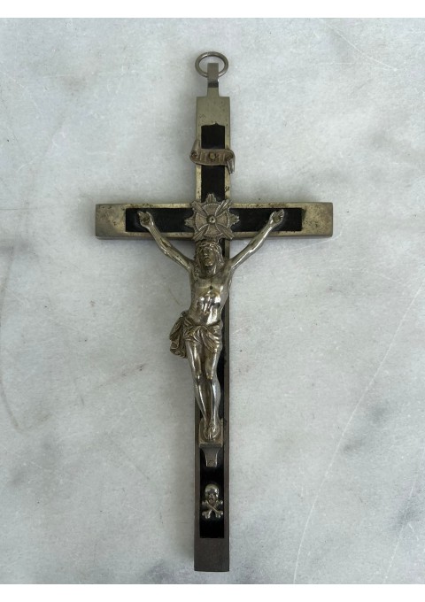 Kryžius pakabinamas, antikvarinis. Metalas, medis. Kaina 28