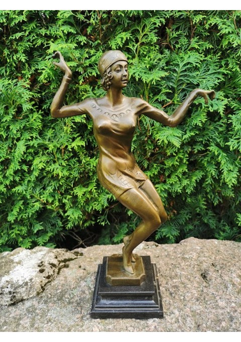 Statulėlė Art Deco stiliaus - Čarlstono šokėja. Autorius D.H.Chiparus. Bronza, marmuras. Svoris 3,3 kg. Reprodukcija, pagaminta Vokietijoje. Originalas muziejuje. Kaina 268