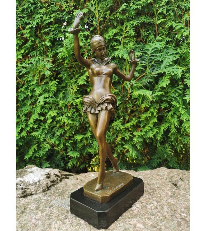 Statulėlė Art Deco stiliaus - Šokėja. Autorius D.H.Chiparus (1886-1947), kopija. Bronza, marmuras. Svoris 3 kg. Kaina 247