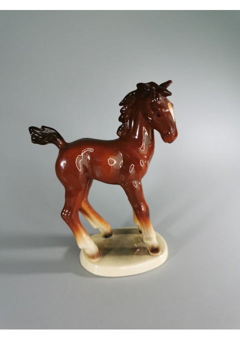 Statulėlė porcelianinė Kumeliukas, žirgas, arklys. Hertwig. Vokietija. Kaina 38