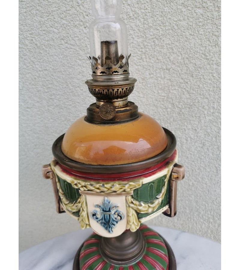 Žibalinė lempa antikvarinė. Majolika. REZERVUOTA