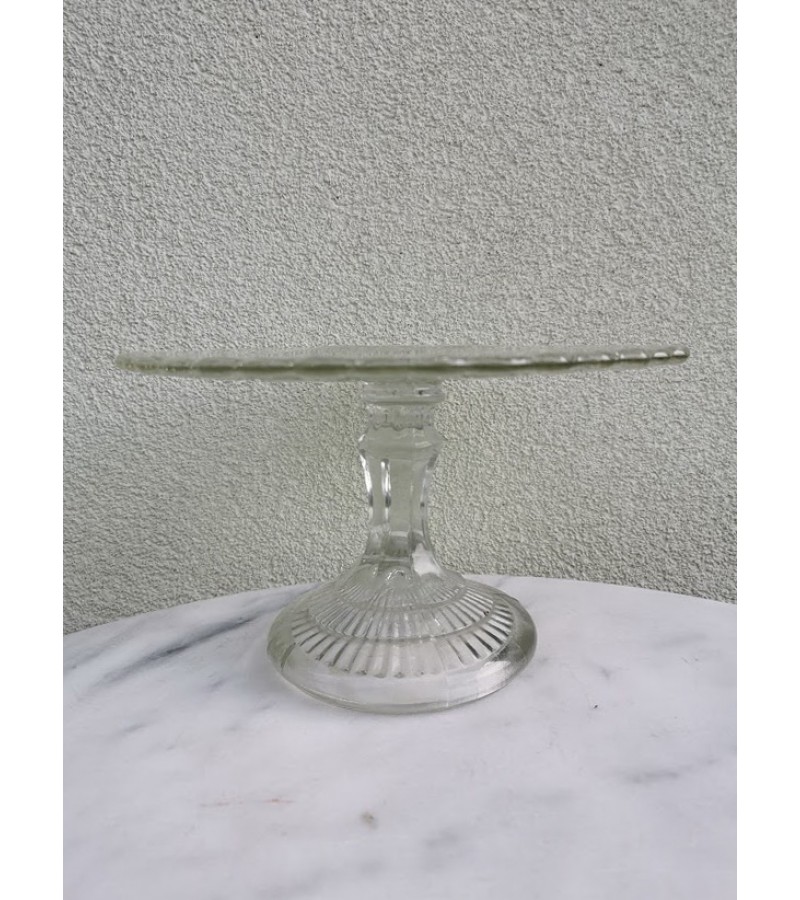 Tortinė stiklinė, sūrio serviravimo lėkštė, antikvarinė. Skersmuo 26 cm. Kaina 33