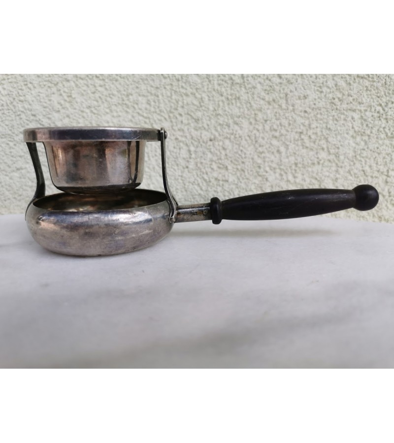 Sietelis, koštuvas arbatai medine rankena, antikvarinis, sidabruotas. Kaina 23
