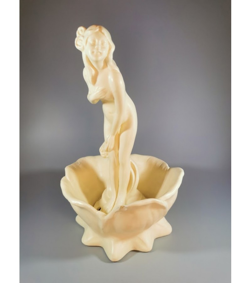 Vaza, statulėlė Besiprausianti moteris. Keramika. Kaina 53