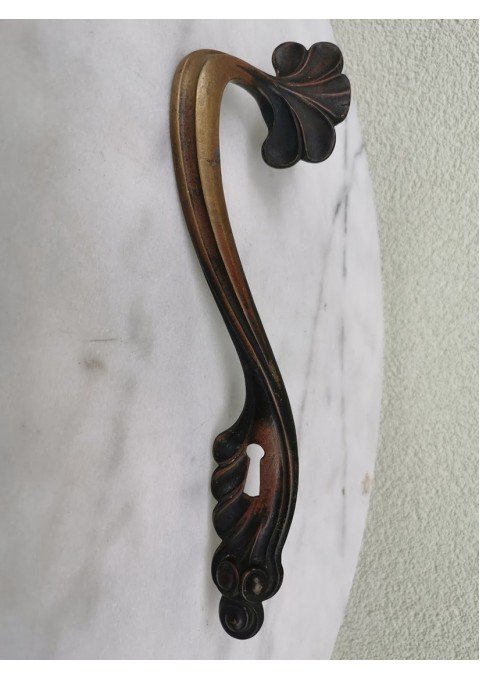 Rankena durų antikvarinė, secesijos stiliaus, žalvarinė. Kaina 58