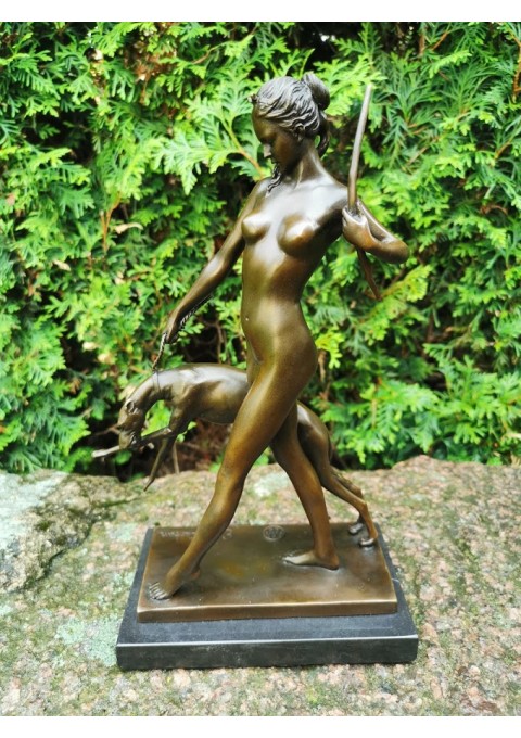 Statula bronzinė Deivė Diana su šuniu. Autorius Edward McCartan (1879-1947). 1928 m. modelis, reprodukcija, pagaminta Prancūzijoje. Svoris 2,7 kg. Kaina 183