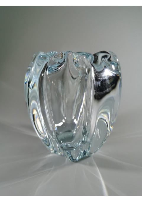 Vaza storo presuoto stiklo, Mid-century modern stiliaus. Autorinė. Svoris 1,1 kg. Kaina 38