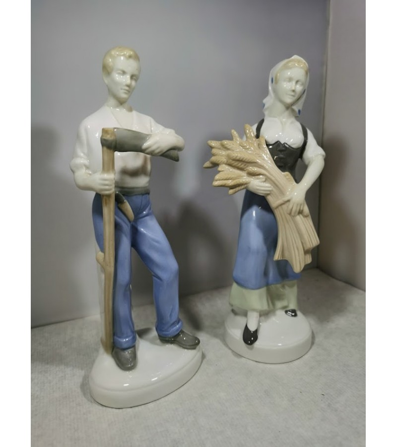Statulėlės porcelianinės Žemdirbiai. Vokietija. GDR. Lippelsdorf 1951 - 1974 mark. Aukštis 24 cm. Kaina po 63