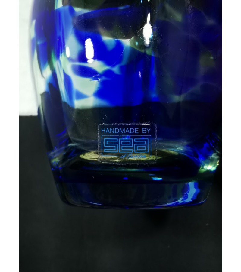 Vazelė spalvoto stiklo kolekcinė Handmade by SEA of Sweden. Kaina 18