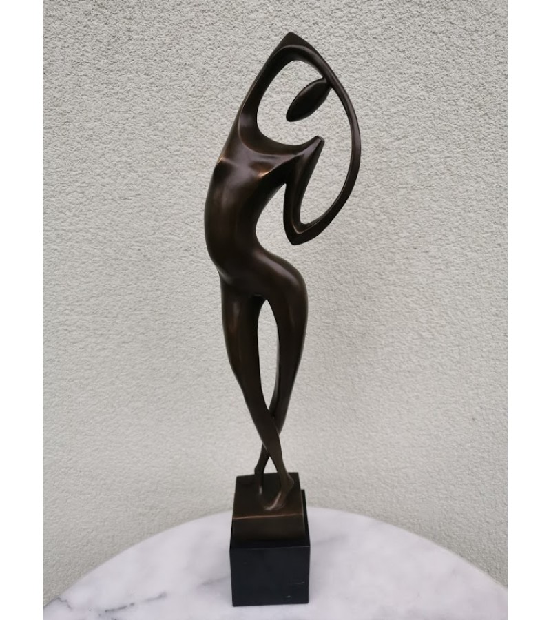 Statula bronzinė Modern art stiliaus Moteris, autorius Max Milo. Gamintojas Fonderie Bords de Seine, Prancūzija. Patinuota bronza, marmuras, Aukštis 53 cm. Kaina 227