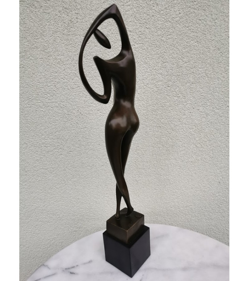 Statula bronzinė Modern art stiliaus Moteris. Svoris 4 kg. Kaina 207