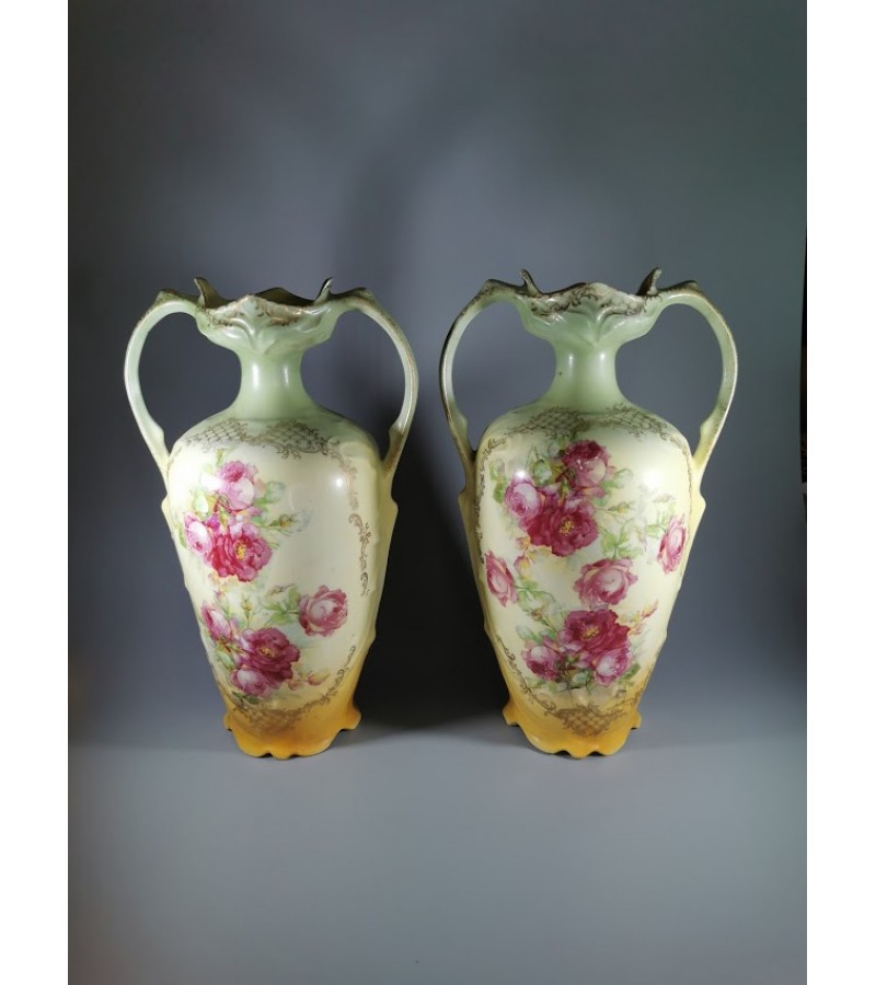 Vazos antikvarinės, porcelianinės, porinės. Kaina po 126