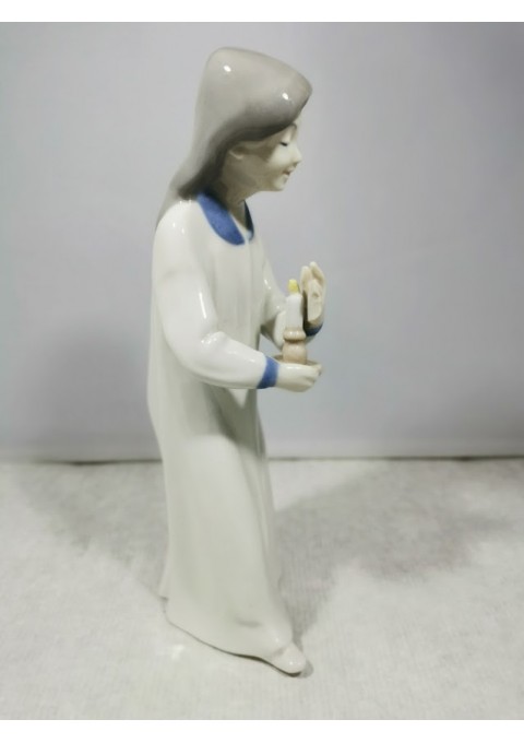 Statulėlė porcelianinė Mergina su žvake. Porzellanfabrik Carl Scheidig. Kaina 23